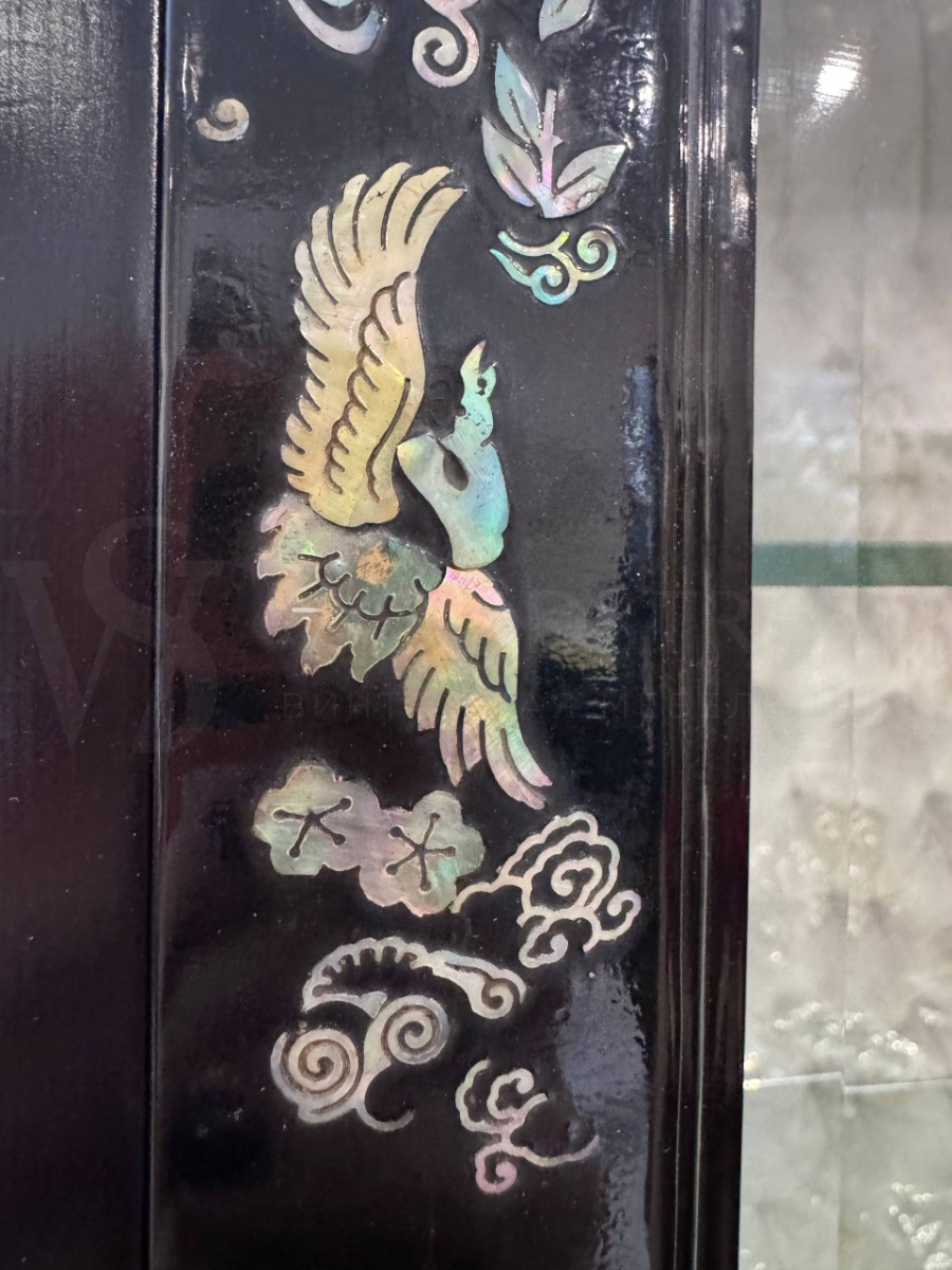 Витрина в стиле шинуазри