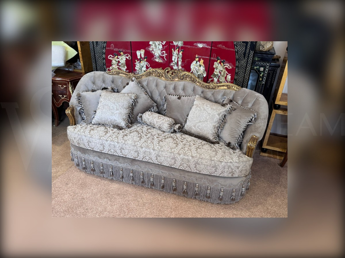 Диван в стиле венецианского барокко