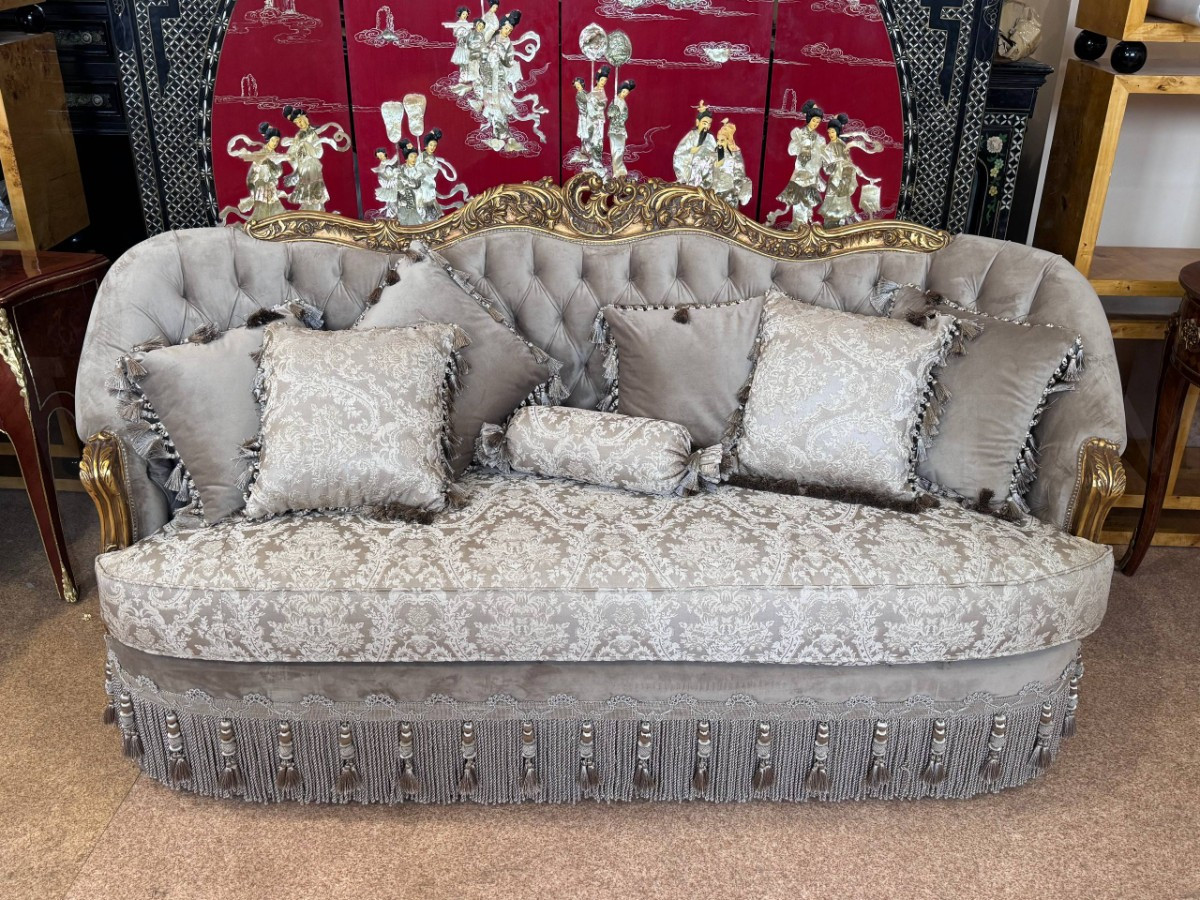 Диван в стиле венецианского барокко