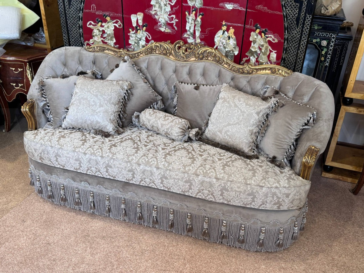 Диван в стиле венецианского барокко