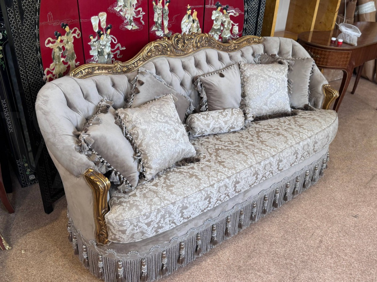 Диван в стиле венецианского барокко
