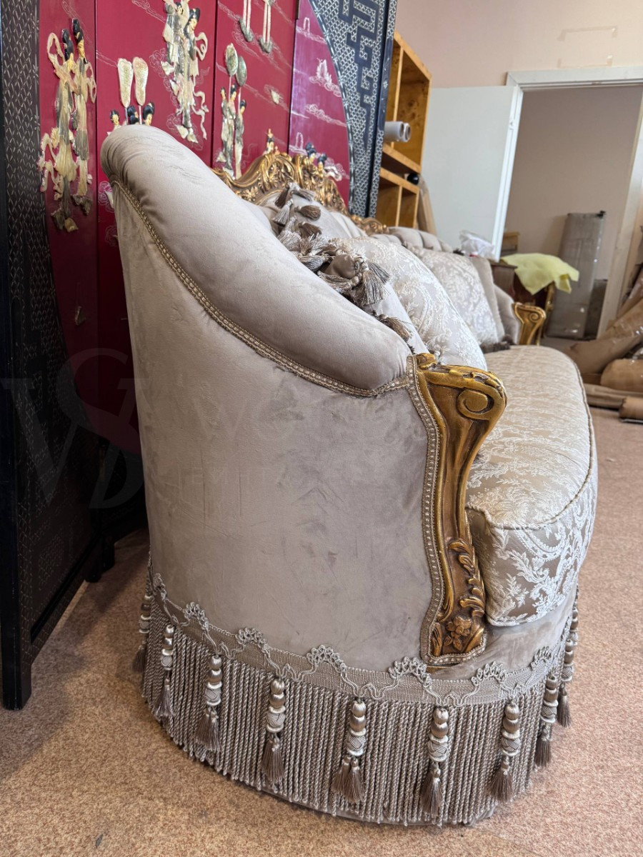 Диван в стиле венецианского барокко