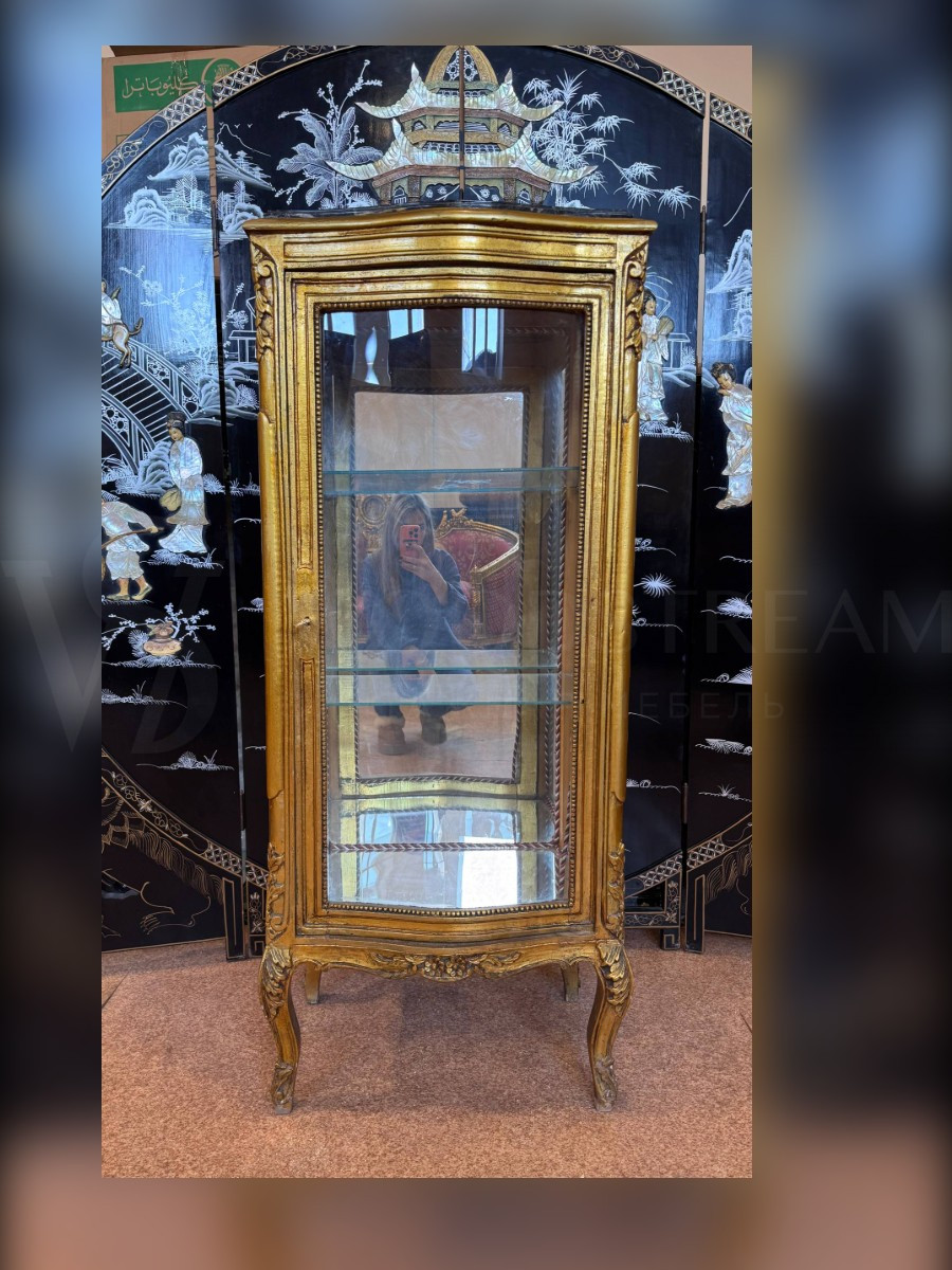 Витрина в стиле Людовика XV