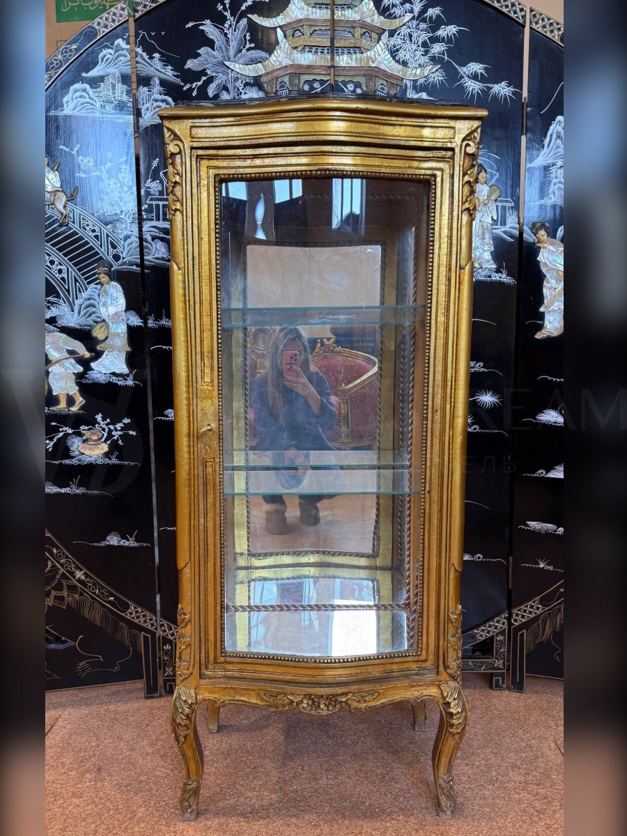 Витрина в стиле Людовика XV