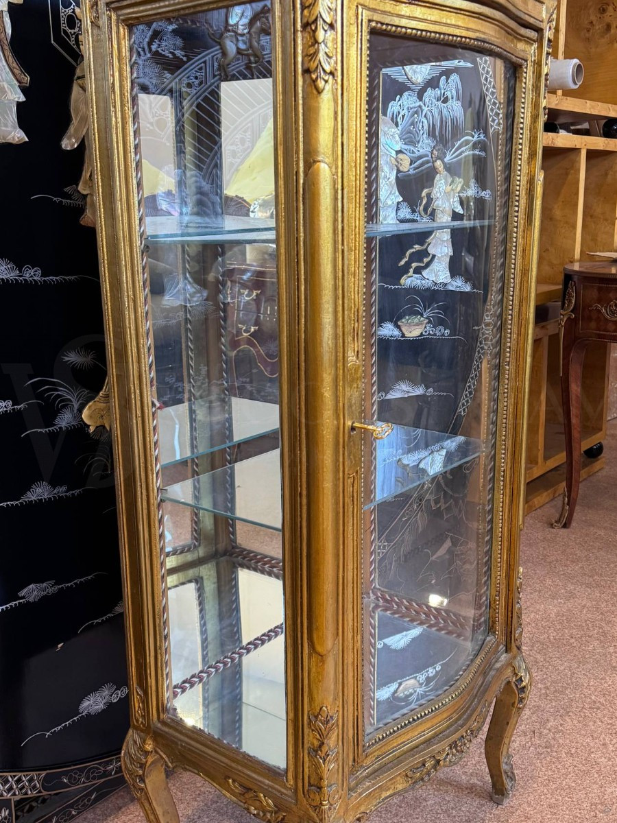 Витрина в стиле Людовика XV