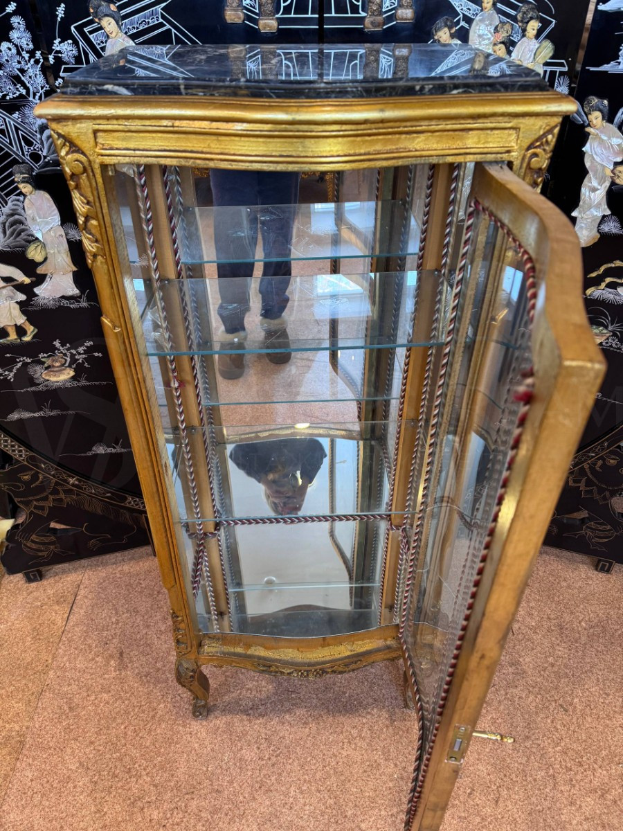 Витрина в стиле Людовика XV