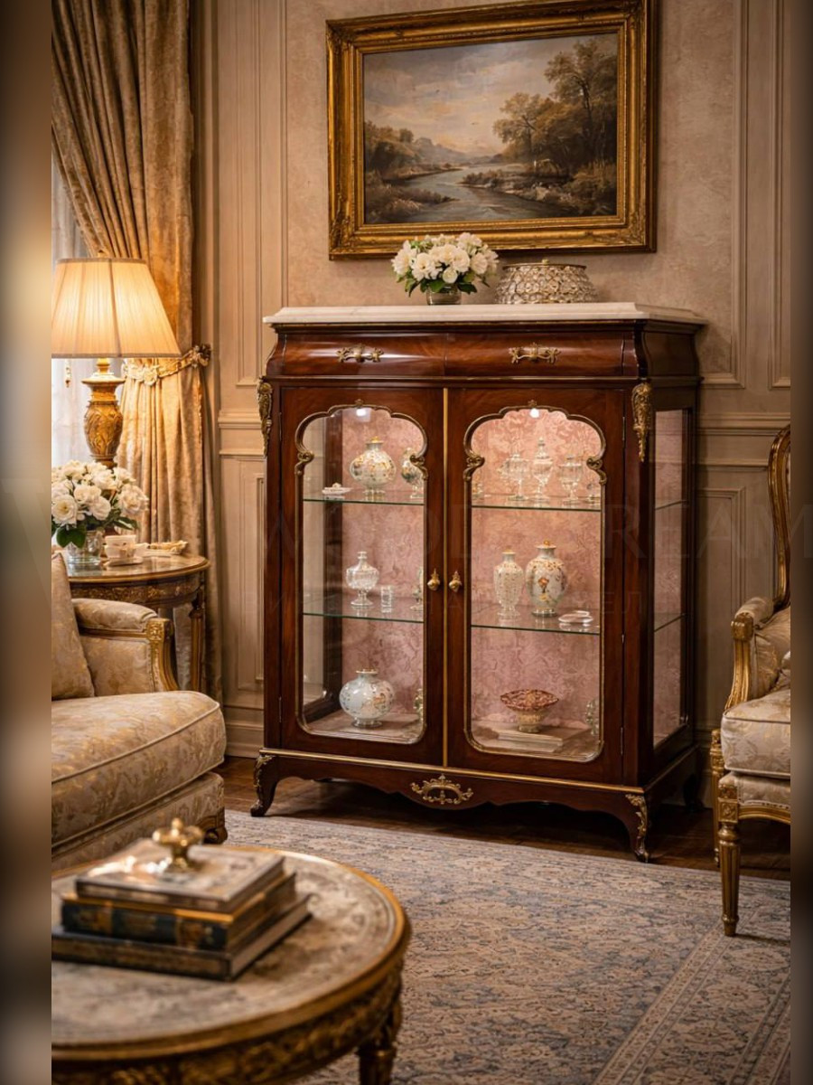 Витрина миниатюрная в стиле Людовика XV