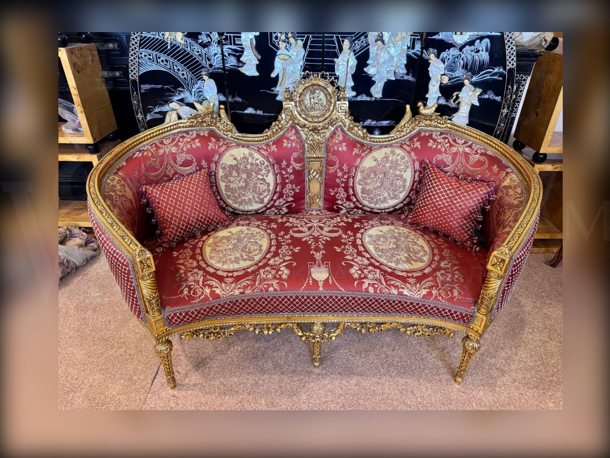 Комплект мягкой мебели для гостиной в стиле Людовика XVI