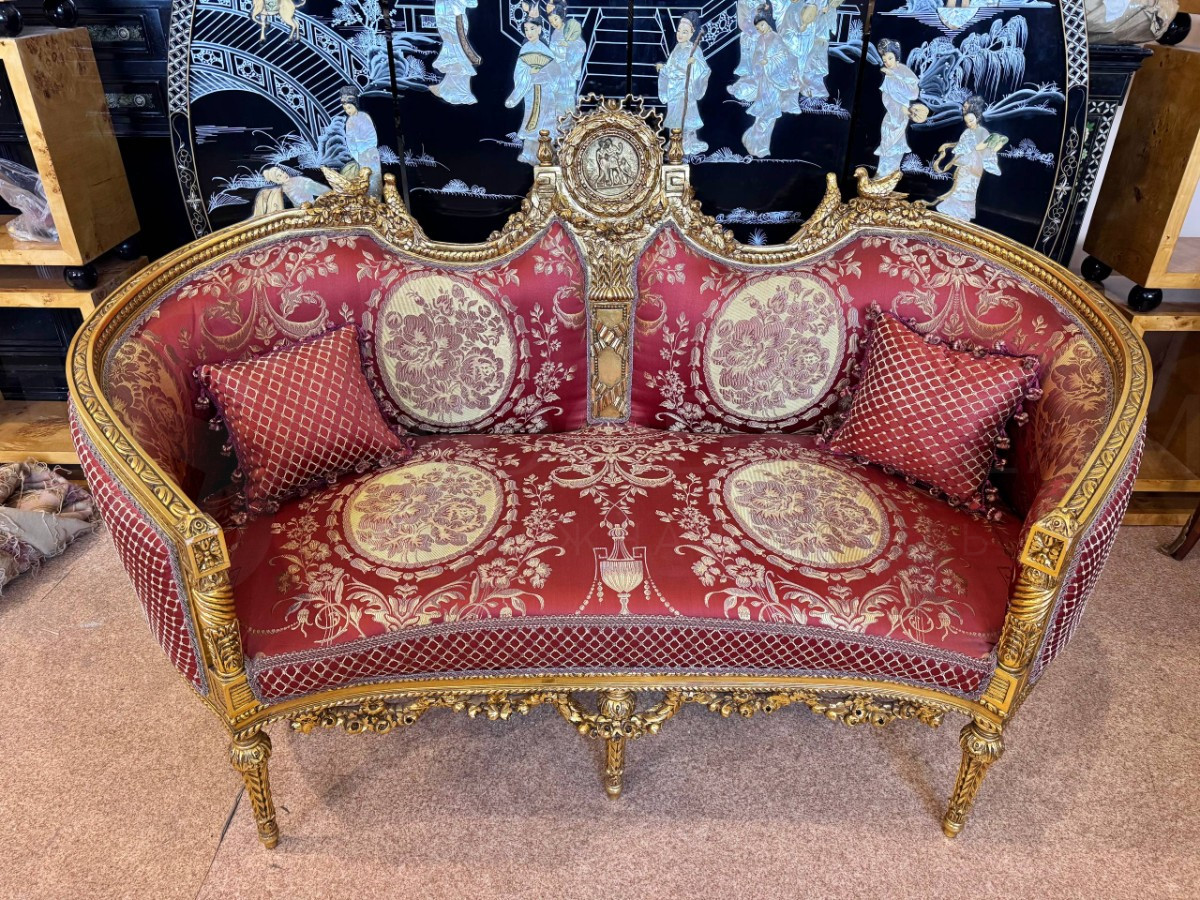 Комплект мягкой мебели для гостиной в стиле Людовика XVI