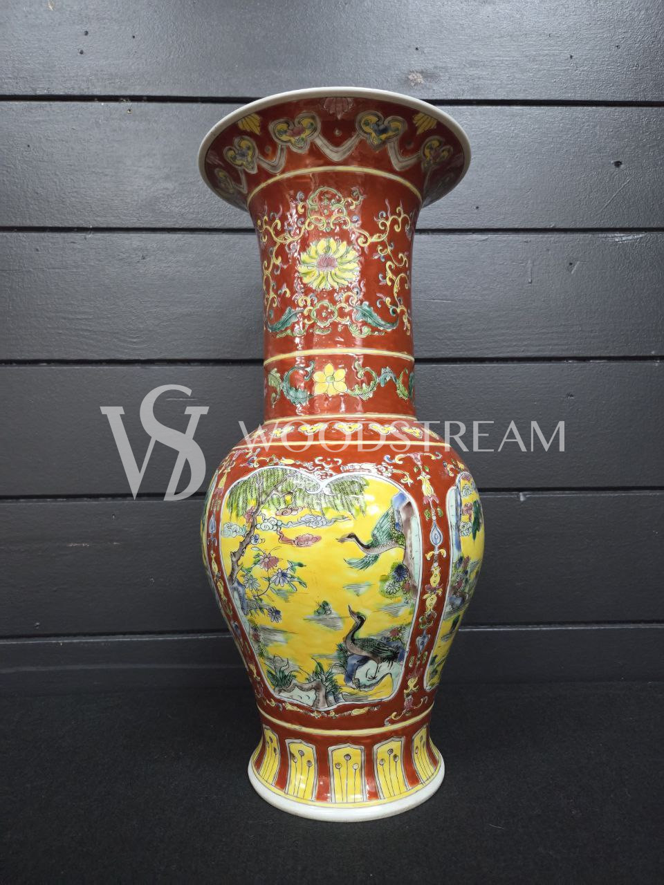 Ваза в стиле шинуазри