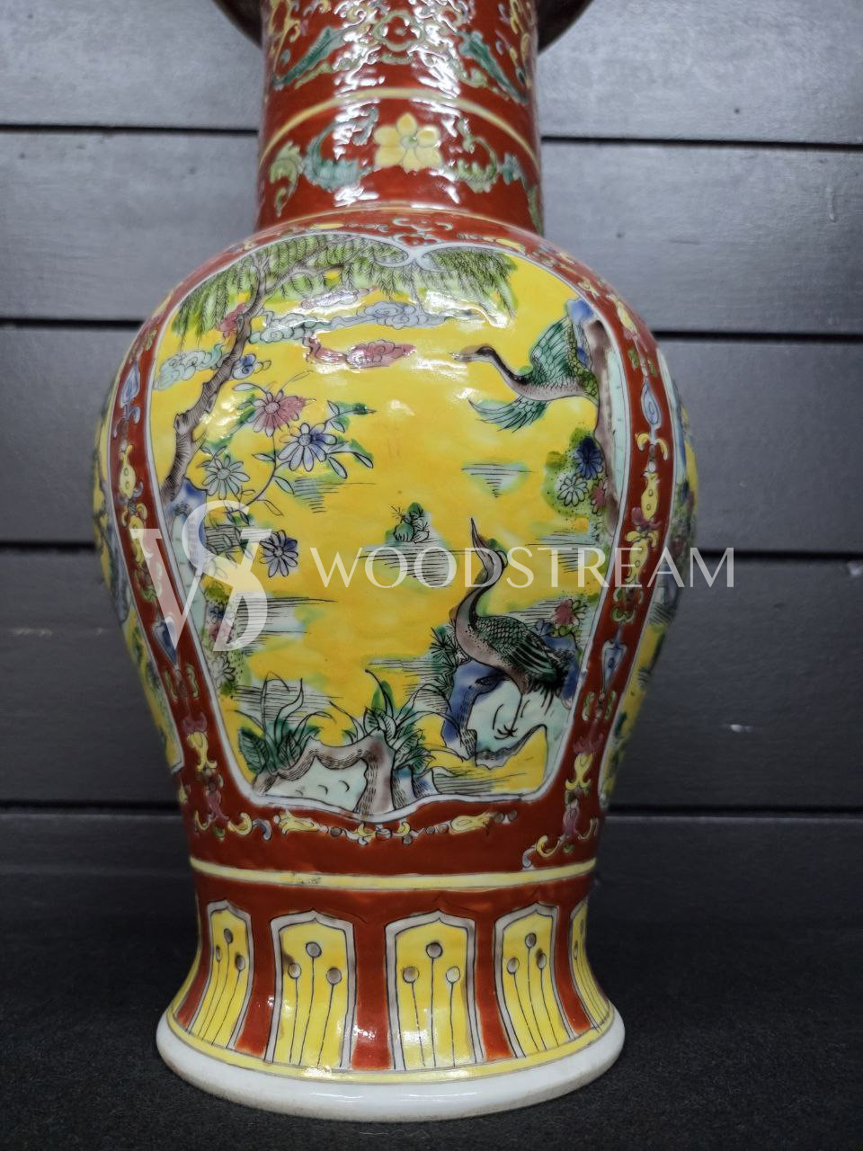 Ваза в стиле шинуазри