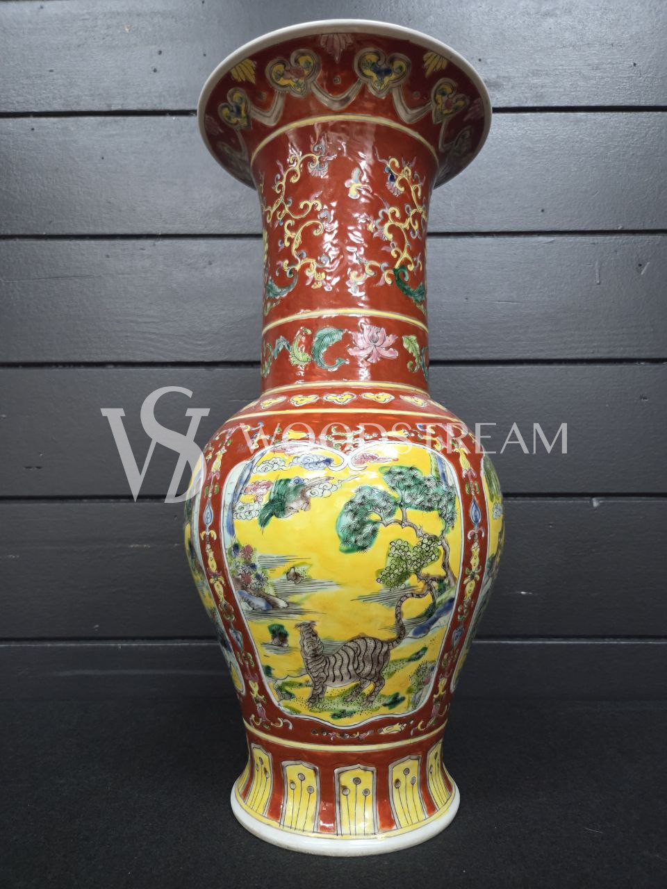 Ваза в стиле шинуазри