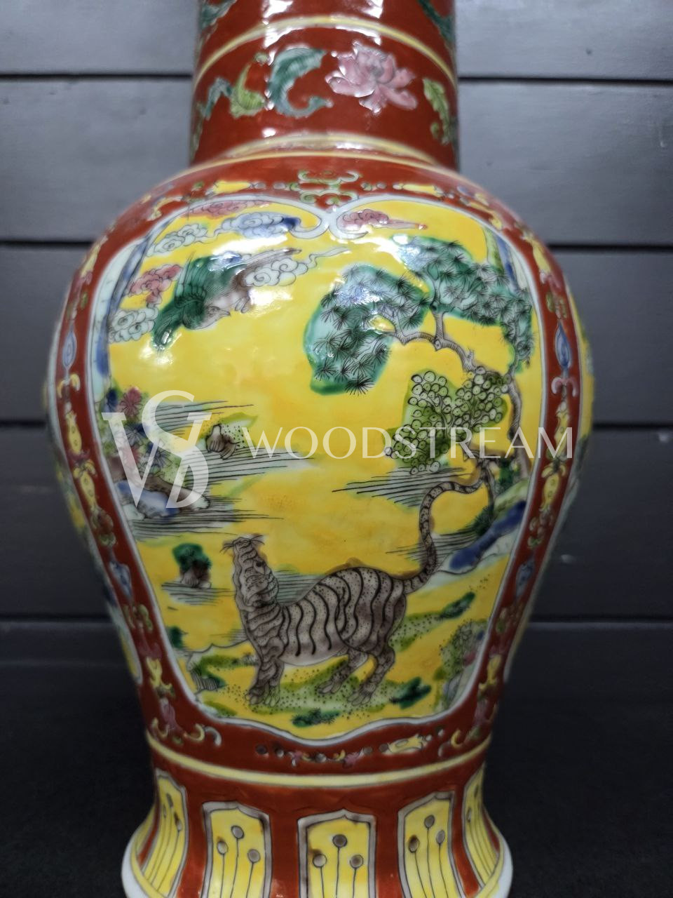 Ваза в стиле шинуазри