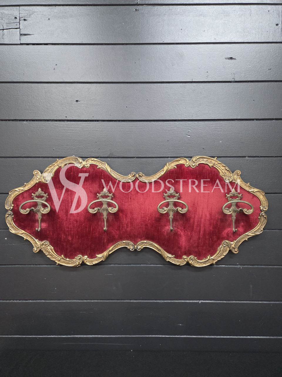 Вешалка настенная в стиле венецианского барокко