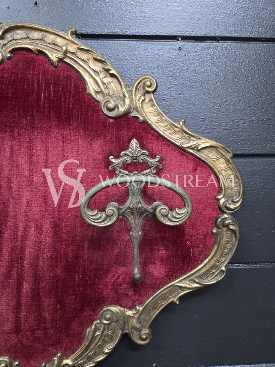 Вешалка настенная в стиле венецианского барокко