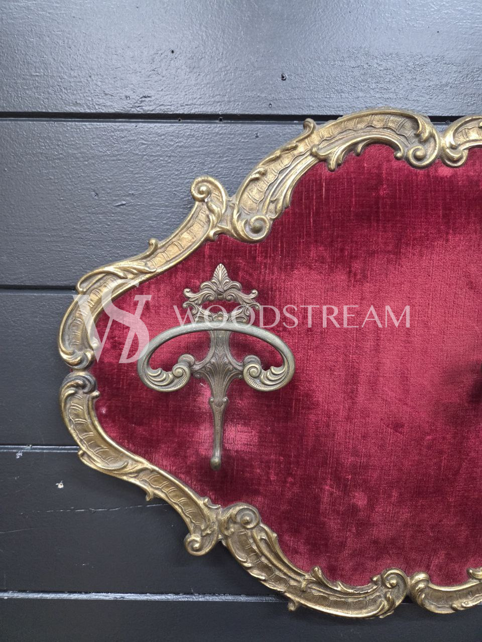 Вешалка настенная в стиле венецианского барокко