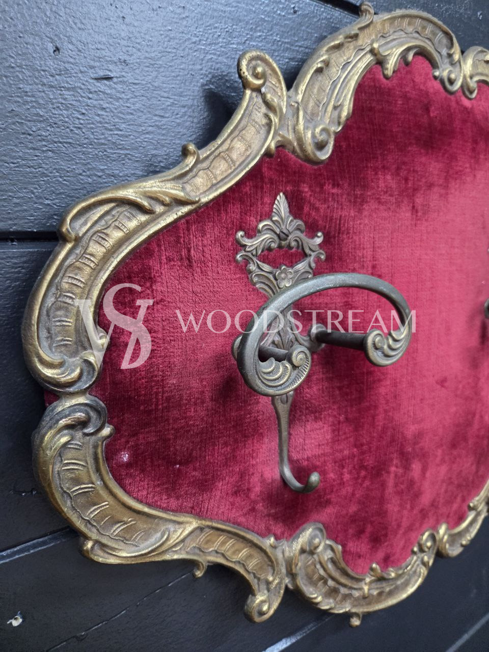 Вешалка настенная в стиле венецианского барокко