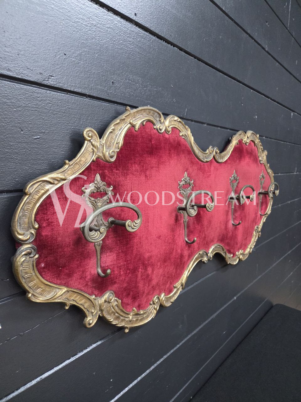 Вешалка настенная в стиле венецианского барокко