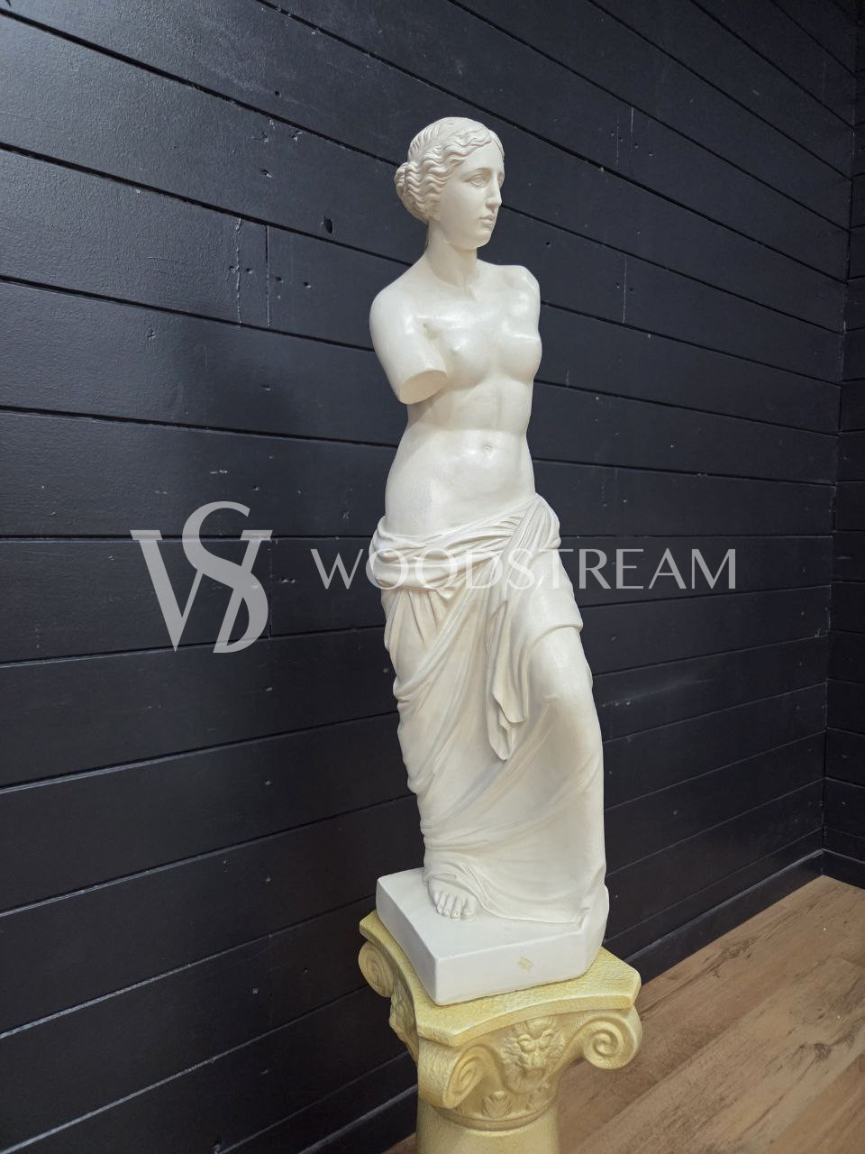 Статуя/Скульптура на постаменте Девушка/Венера