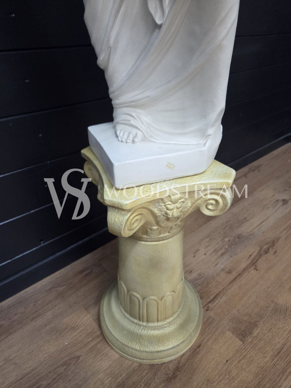 Статуя/Скульптура на постаменте Девушка/Венера