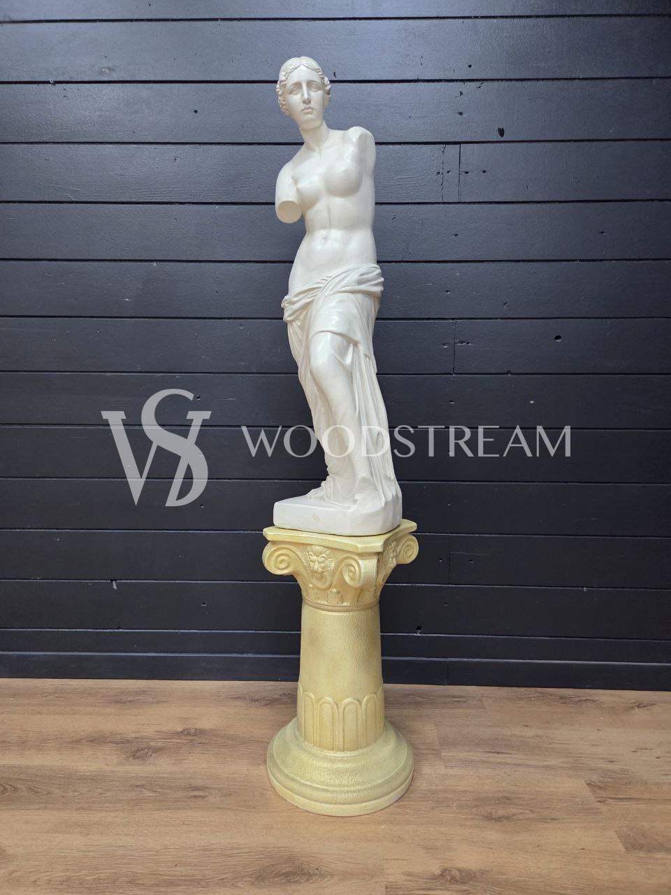 Статуя/Скульптура на постаменте Девушка/Венера