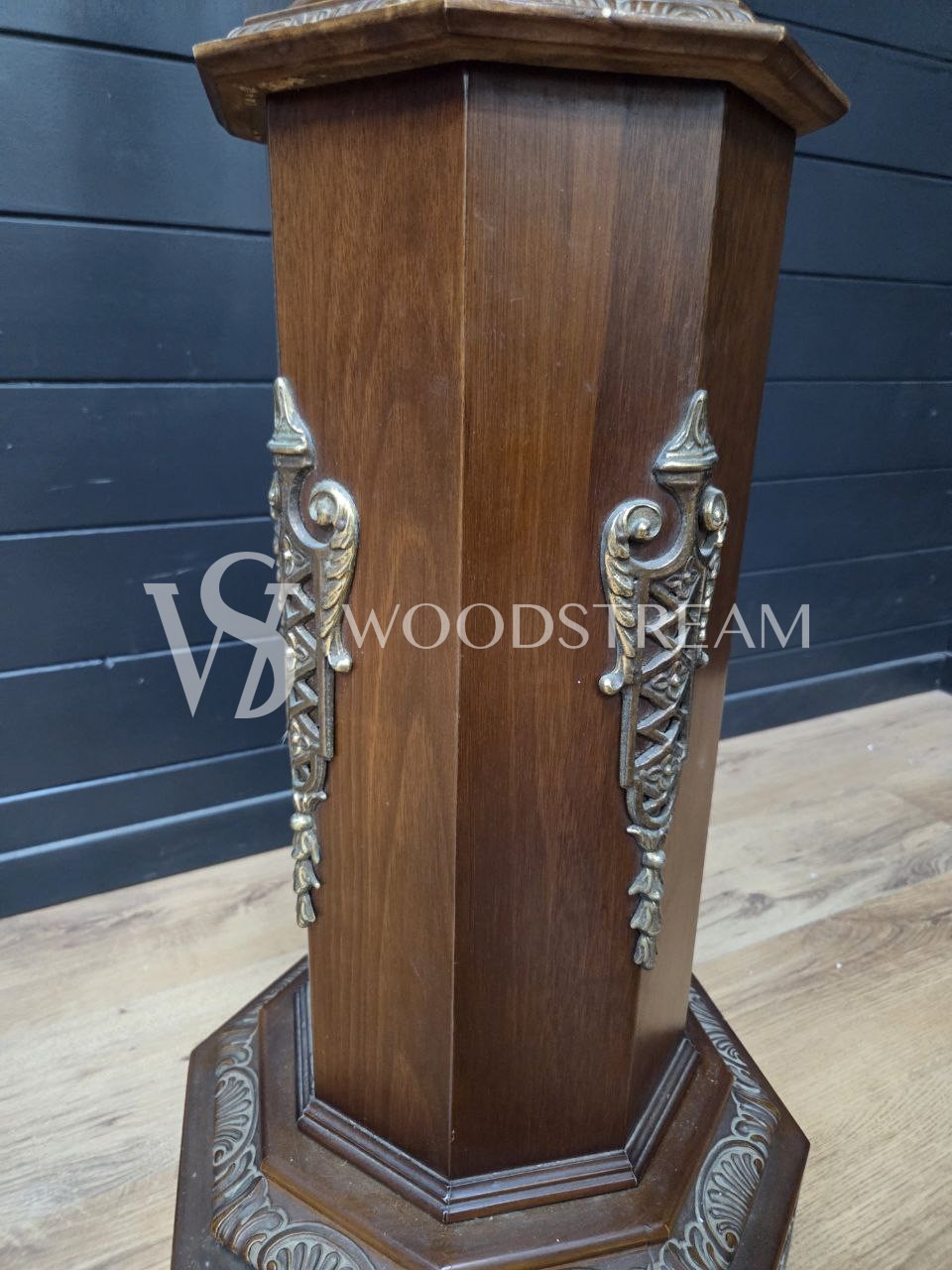 Вешалка напольная в стиле ампир