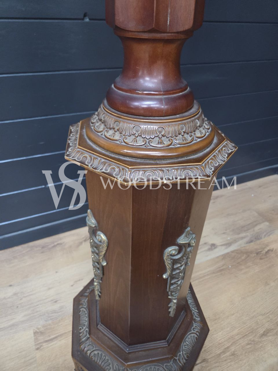 Вешалка напольная в стиле ампир