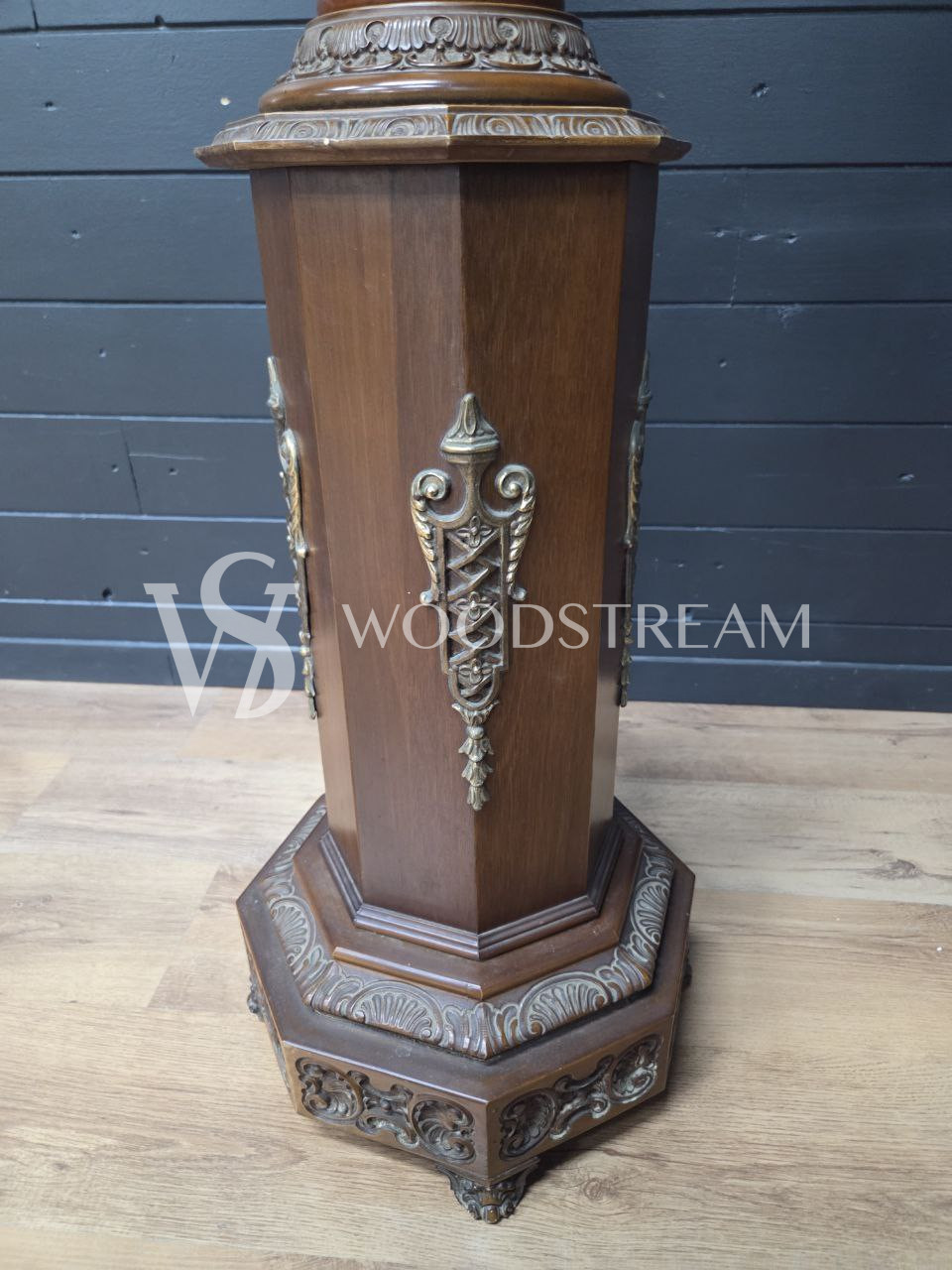 Вешалка напольная в стиле ампир