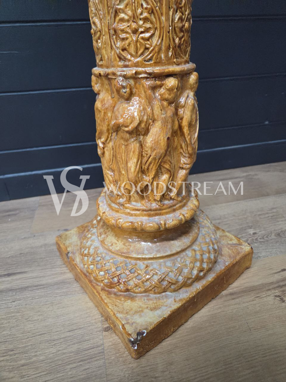 Постамент/Подставка/Колонна в античном стиле