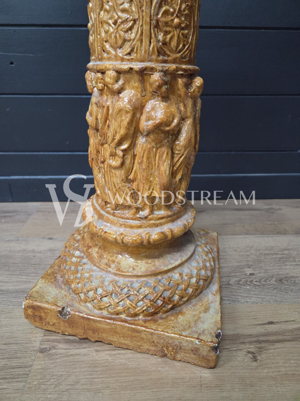 Постамент/Подставка/Колонна в античном стиле