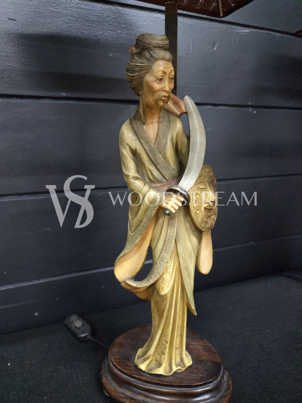 Лампа настольная со скульптурой в стиле шинуазри 2 штуки