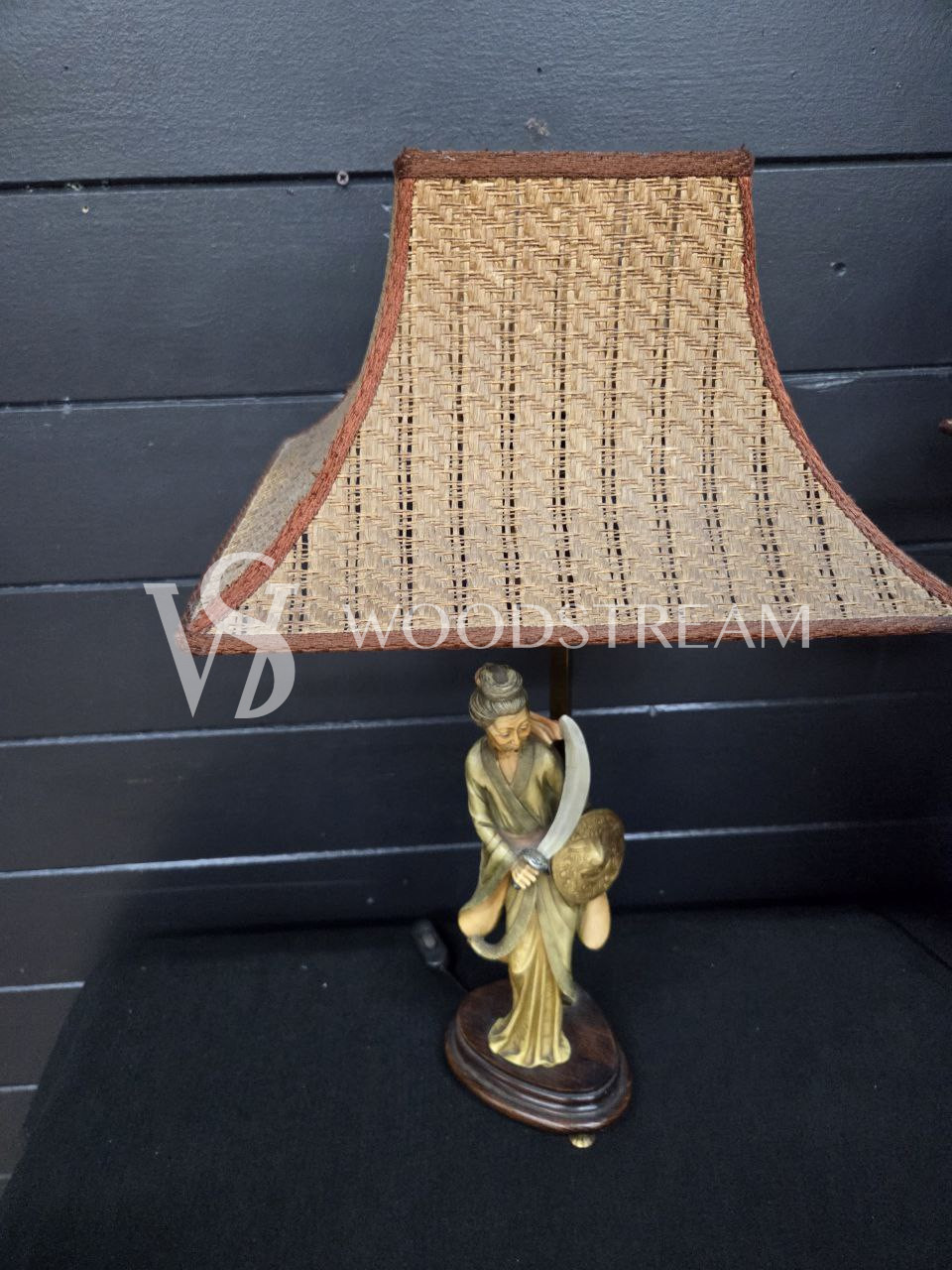 Лампа настольная со скульптурой в стиле шинуазри 2 штуки