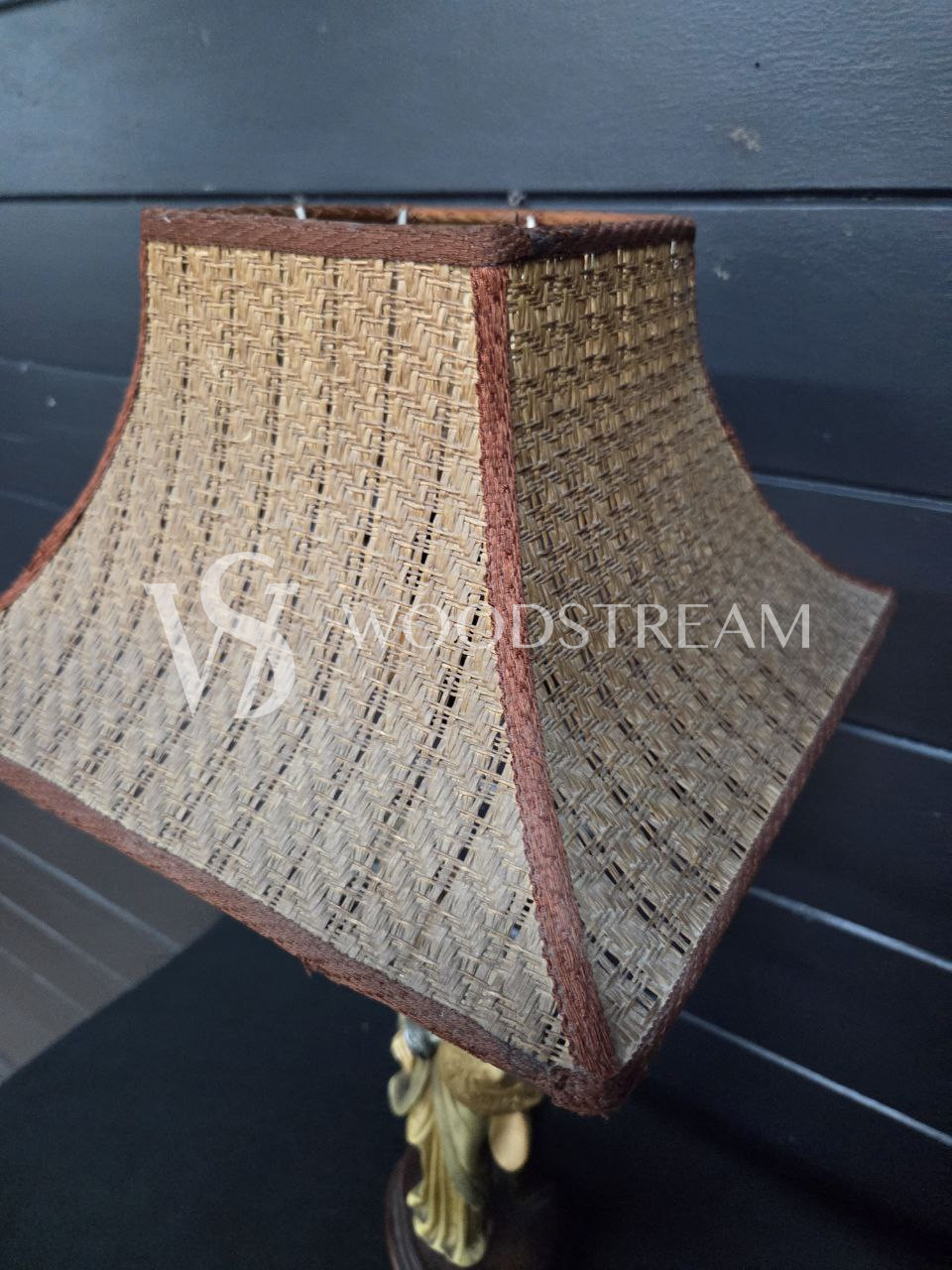 Лампа настольная со скульптурой в стиле шинуазри 2 штуки