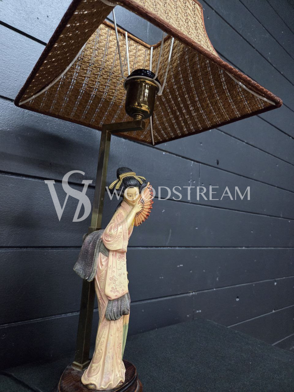 Лампа настольная со скульптурой в стиле шинуазри 2 штуки