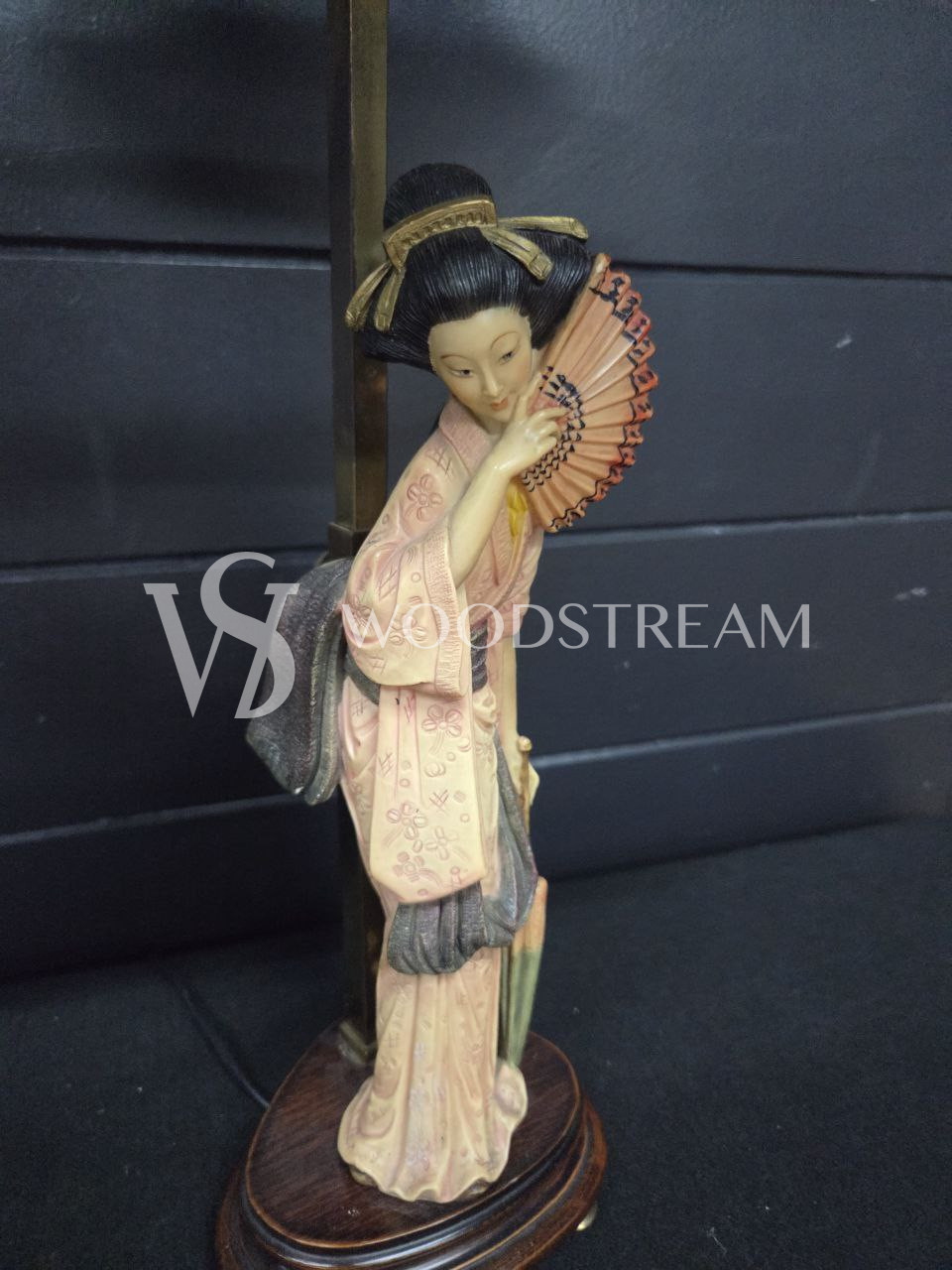 Лампа настольная со скульптурой в стиле шинуазри 2 штуки