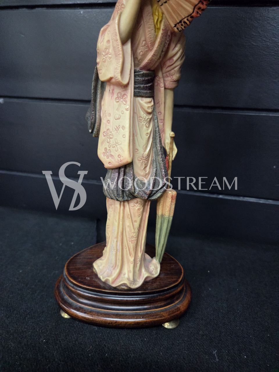 Лампа настольная со скульптурой в стиле шинуазри 2 штуки