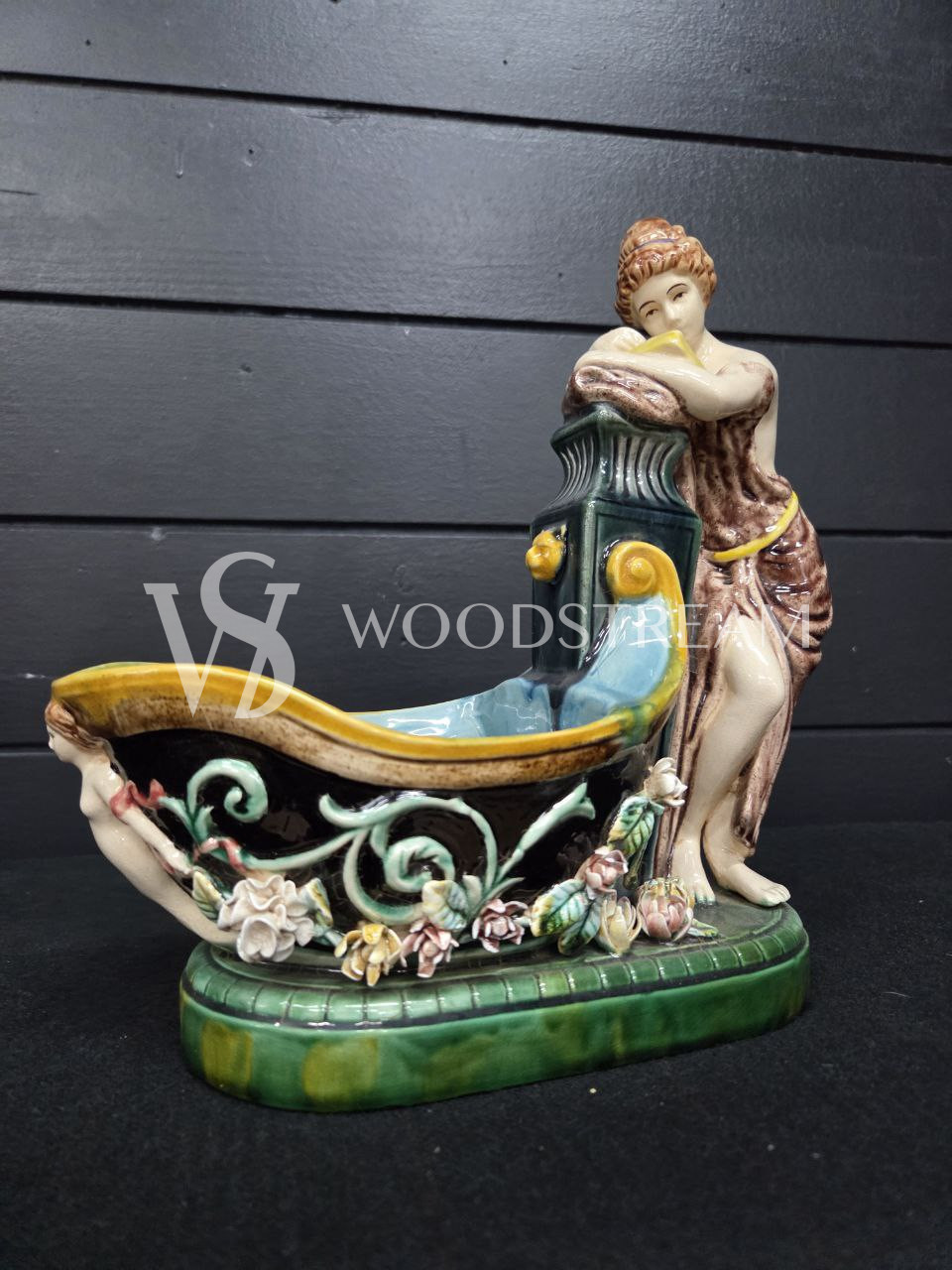 Ваза/Чаша со скульптурой Девушки в стиле венецианского барокко