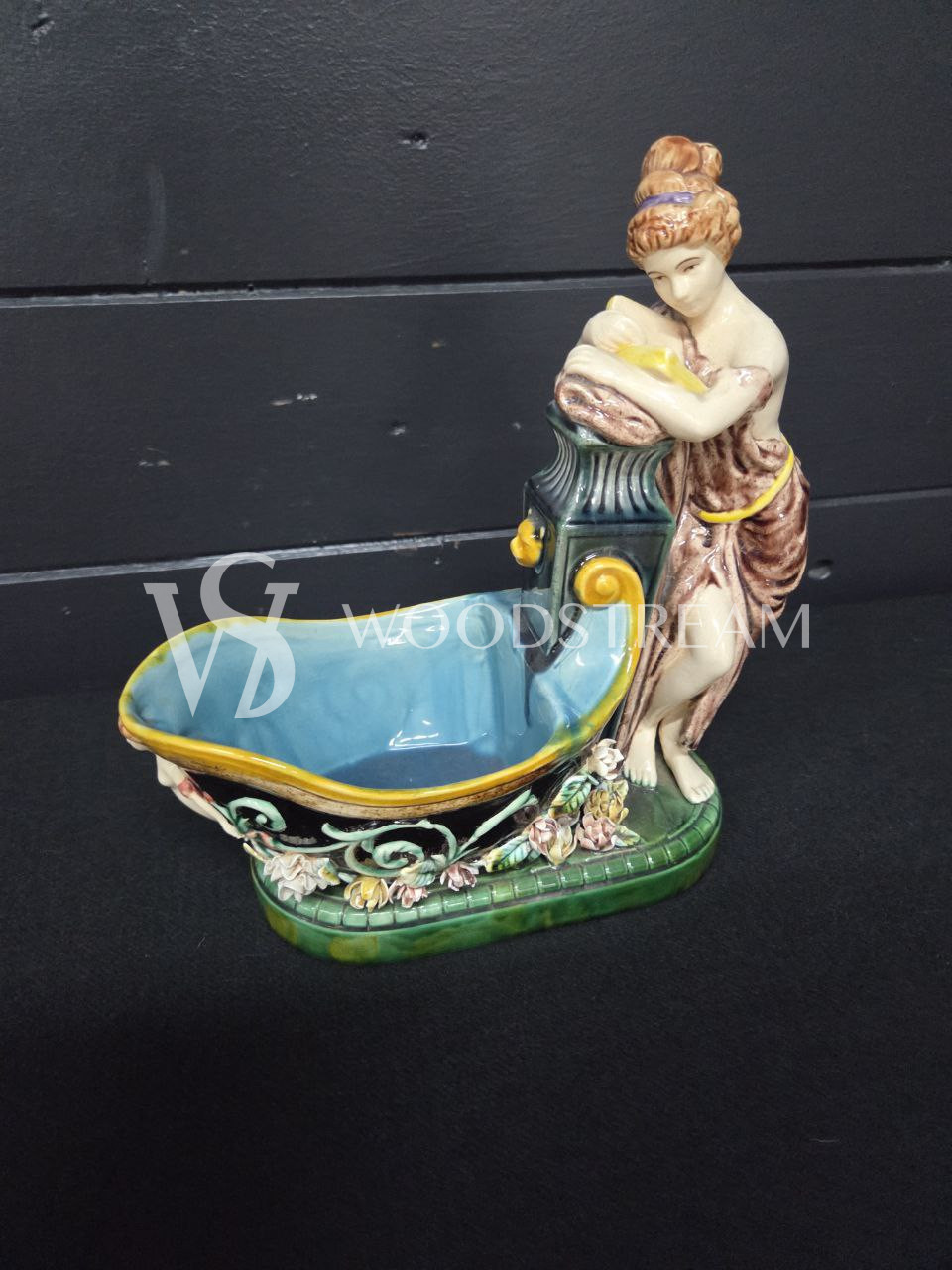 Ваза/Чаша со скульптурой Девушки в стиле венецианского барокко