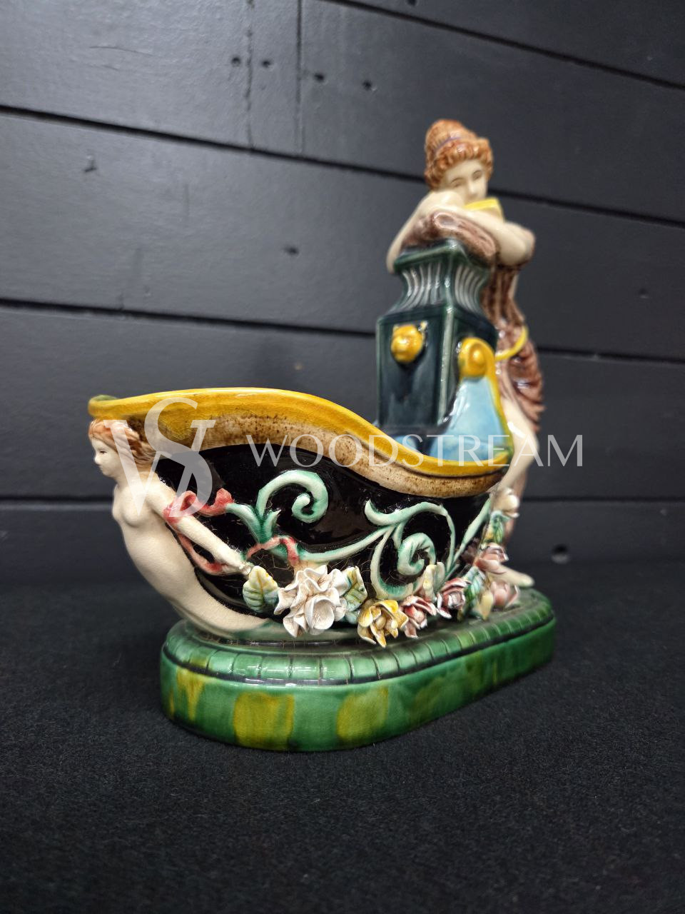 Ваза/Чаша со скульптурой Девушки в стиле венецианского барокко