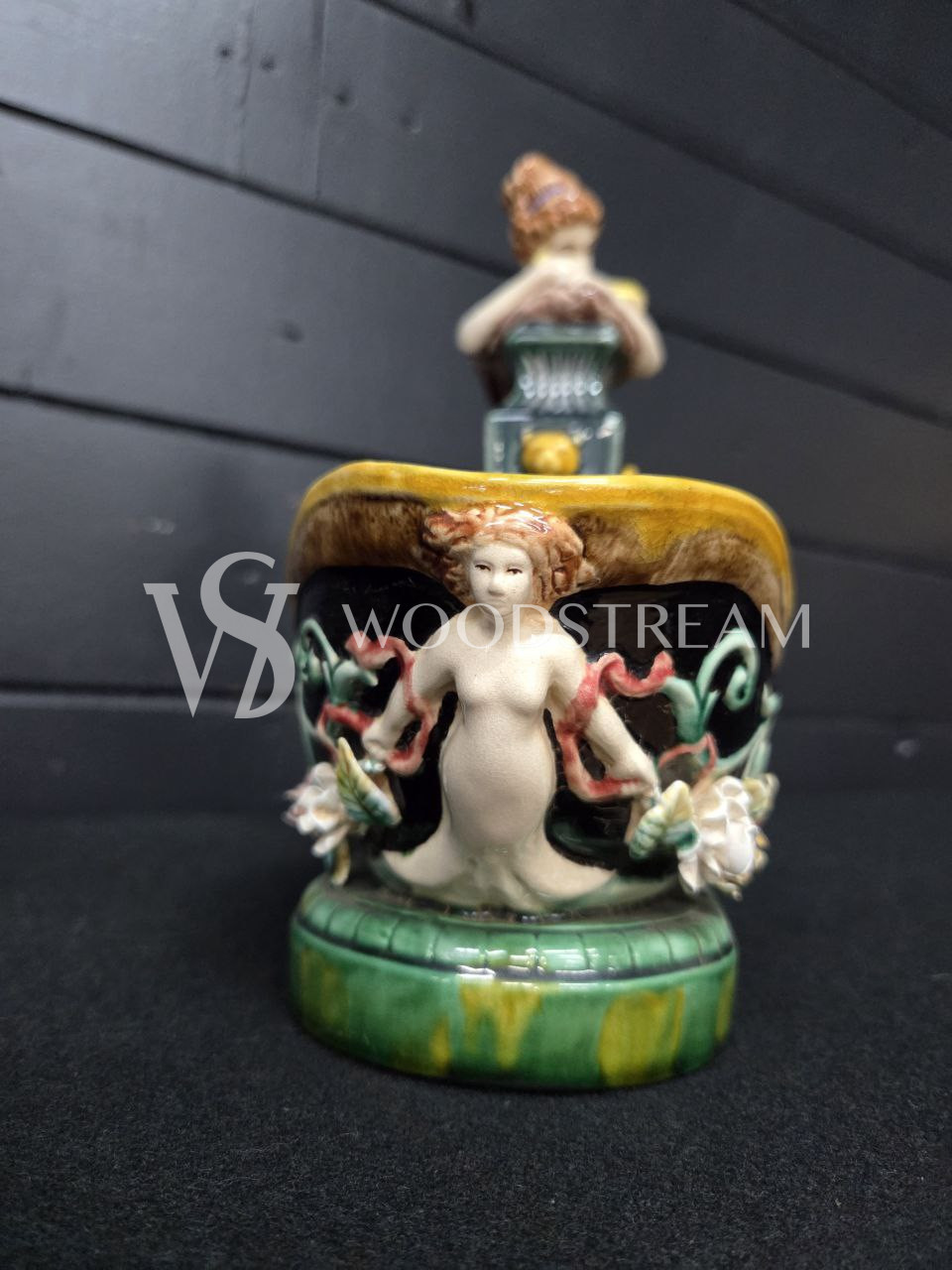 Ваза/Чаша со скульптурой Девушки в стиле венецианского барокко