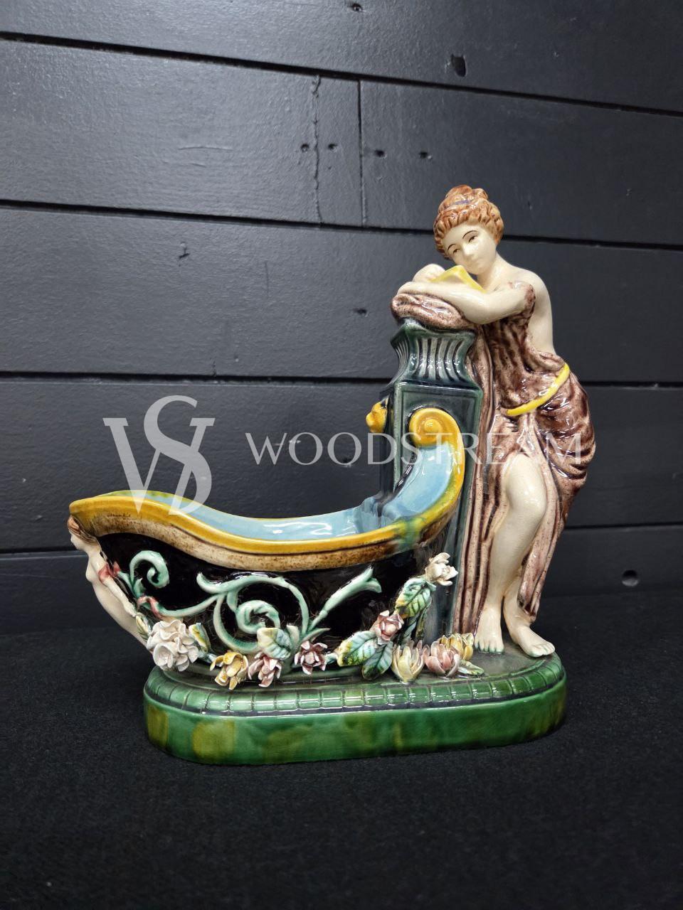 Ваза/Чаша со скульптурой Девушки в стиле венецианского барокко