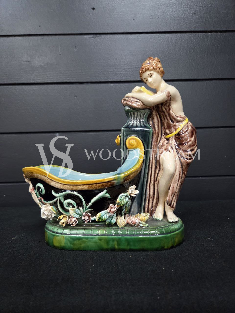 Ваза/Чаша со скульптурой Девушки в стиле венецианского барокко