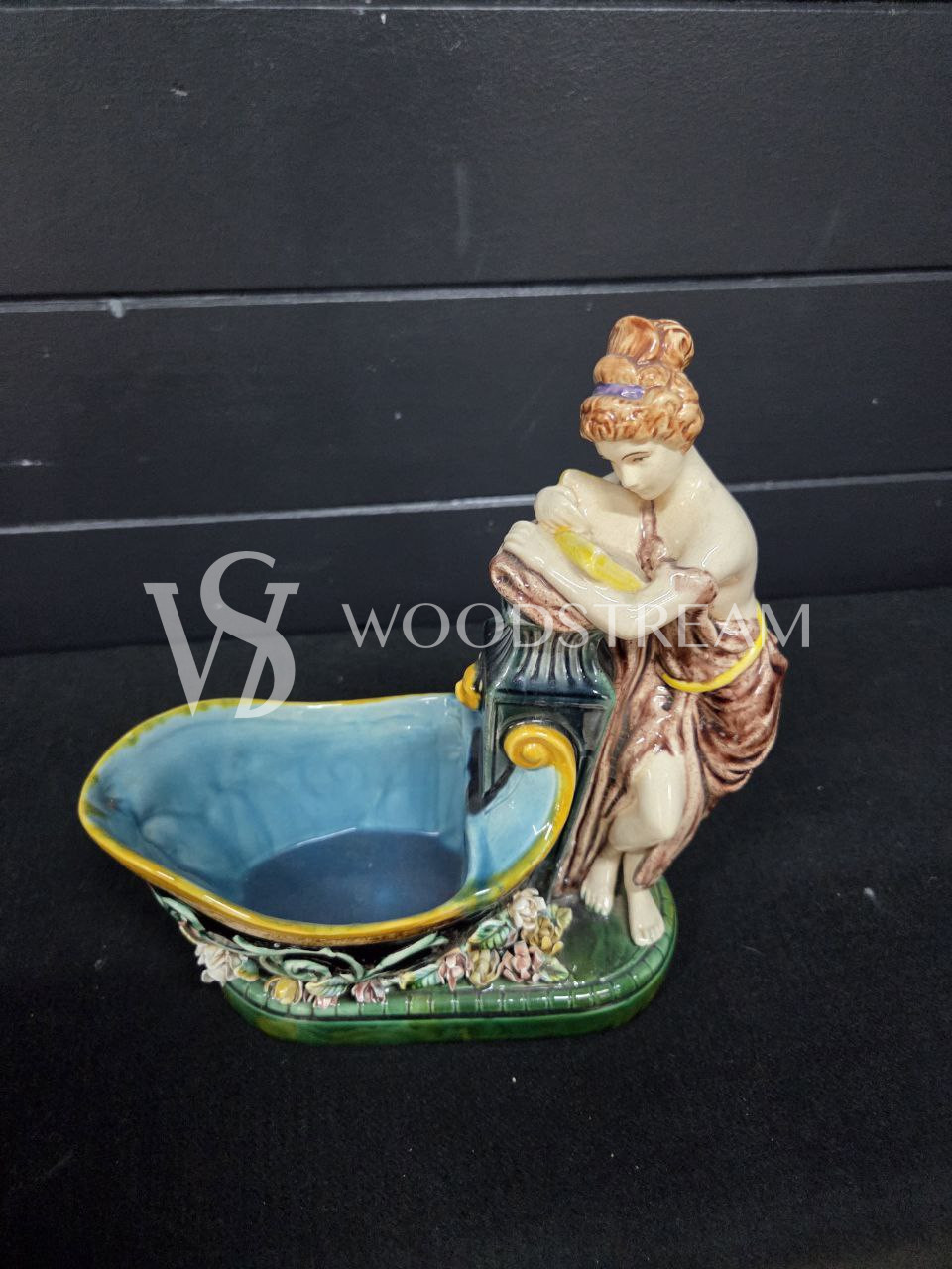 Ваза/Чаша со скульптурой Девушки в стиле венецианского барокко