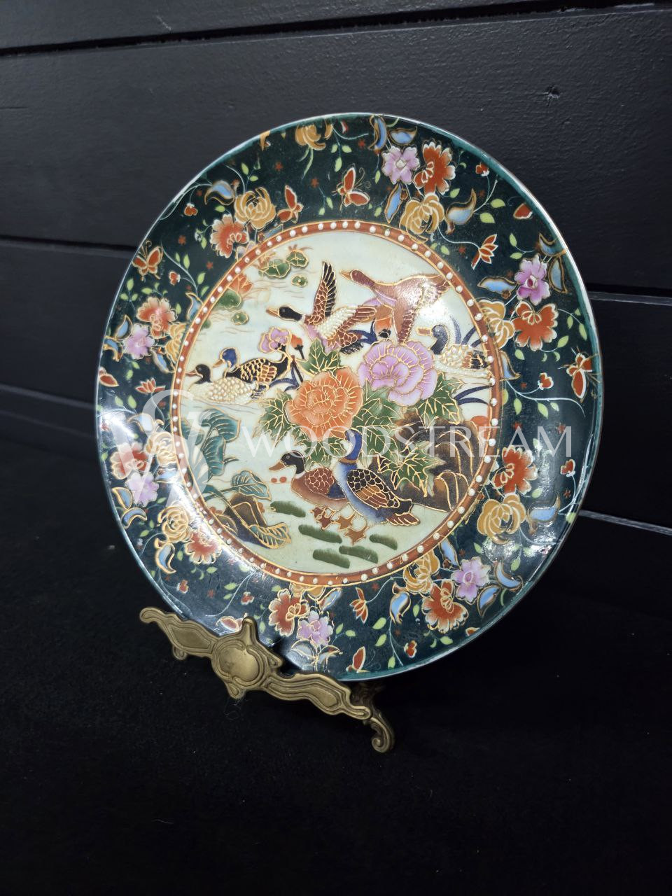 Тарелка декоративная в стиле шинуазри
