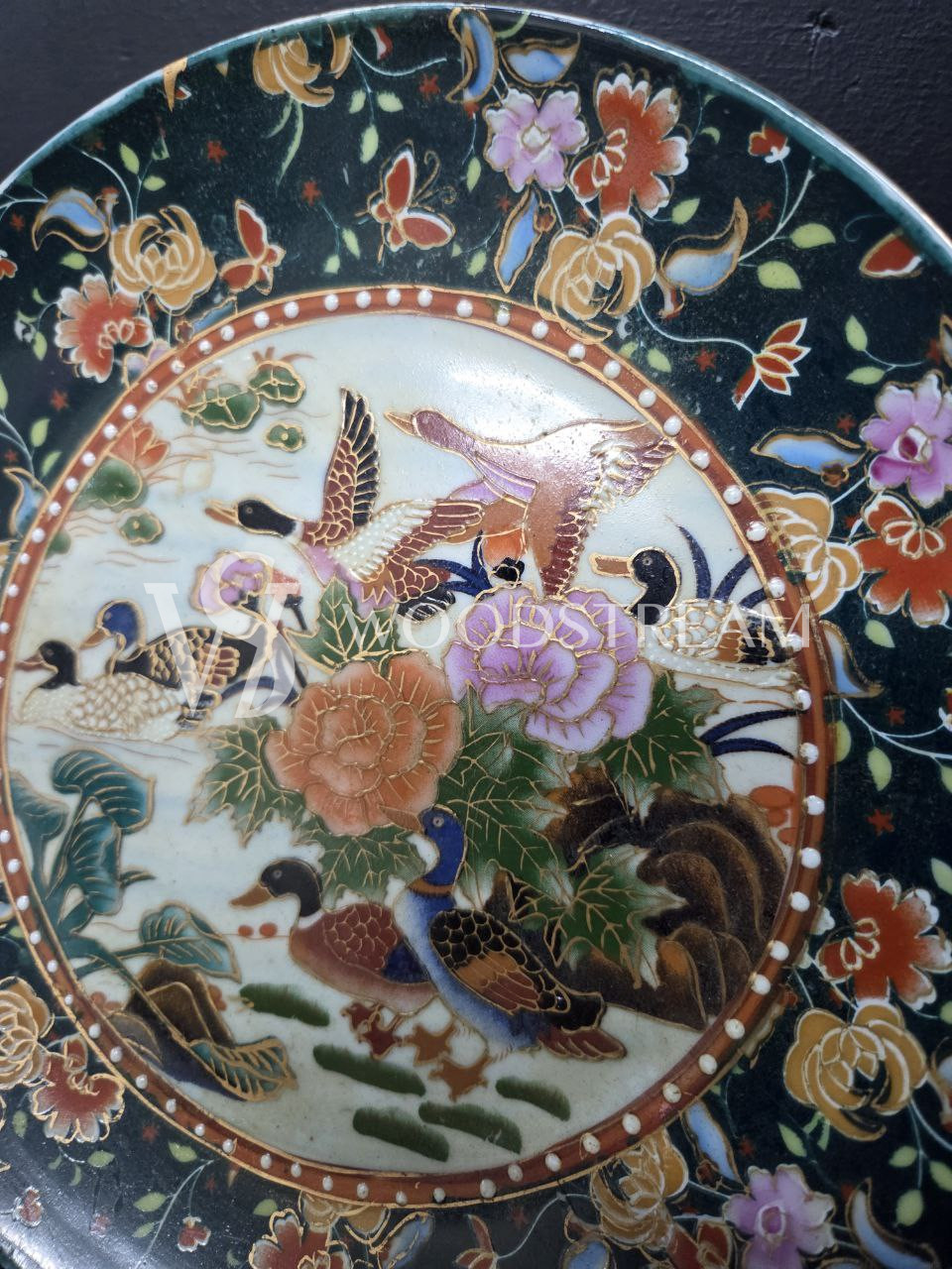 Тарелка декоративная в стиле шинуазри