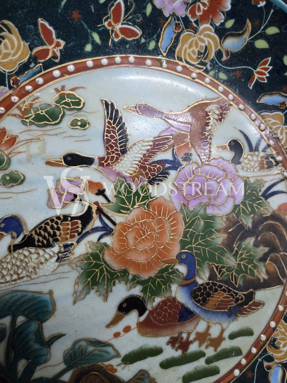 Тарелка декоративная в стиле шинуазри