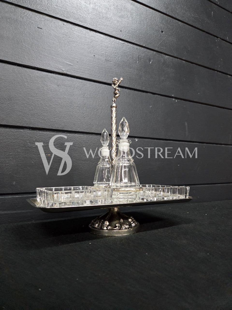 Набор для специй и соусов на подносе