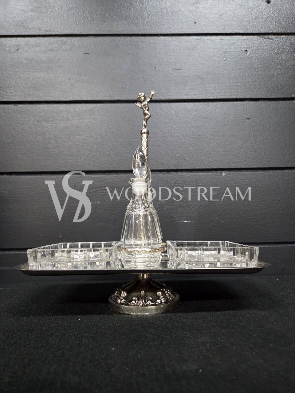 Набор для специй и соусов на подносе