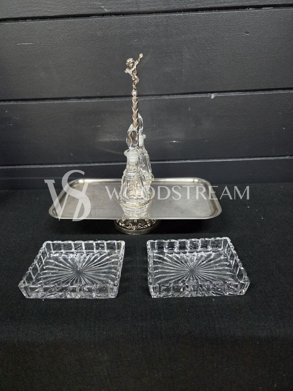 Набор для специй и соусов на подносе