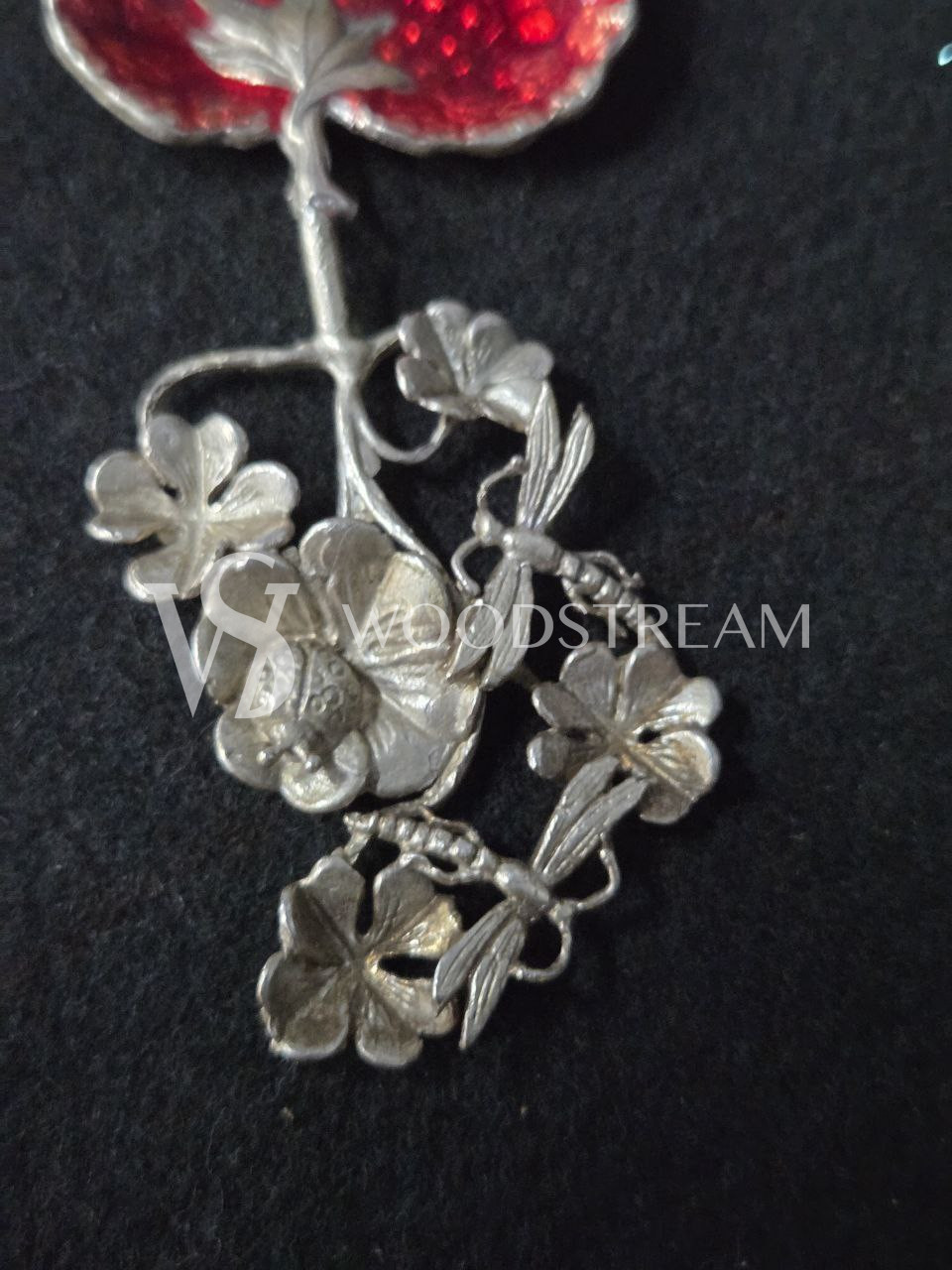 Декоративный элемент/Подставка для украшений/Гранат